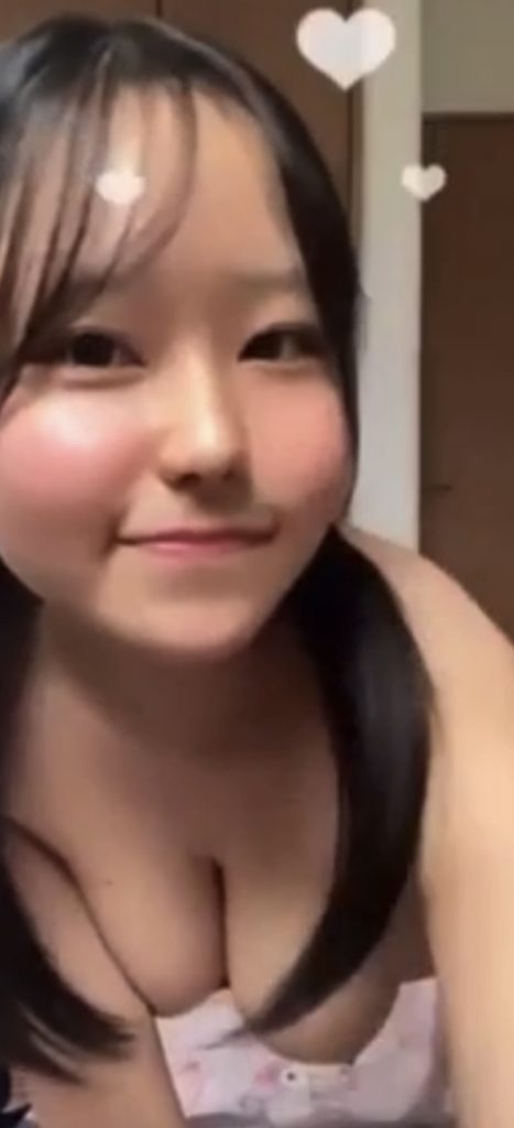 [Selfie] Estudiante adulta pura H-cup muestra su cuerpo desnudo después de clase